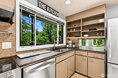 9375 NE Eric Avenue, Bainbridge Island, WA 98110 - Photo 7