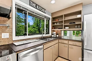 9375 NE Eric Ave, Bainbridge Island, WA 98110 - Photo 7