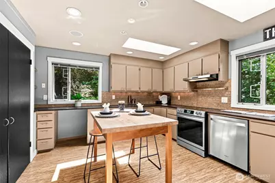 9375 NE Eric Avenue, Bainbridge Island, WA 98110 - Photo 5