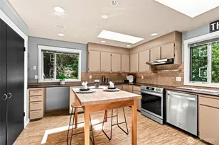 9375 NE Eric Ave, Bainbridge Island, WA 98110 - Photo 5