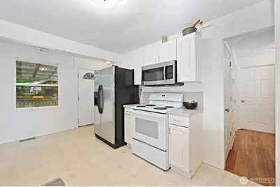 10625 17th Avenue SW, Seattle, WA 98146 - Photo 9