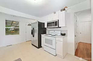 10625 17th Ave SW, Seattle, WA 98146 - Photo 9