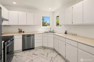10816 10th Dr SE, Everett, WA 98208 - Photo 11