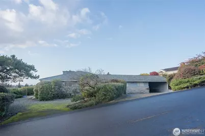 909 95th Avenue NE, Bellevue, WA 98004 - Photo 1