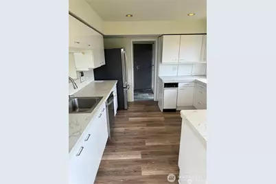 909 95th Avenue NE, Bellevue, WA 98004 - Photo 9