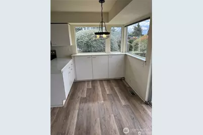 909 95th Avenue NE, Bellevue, WA 98004 - Photo 7