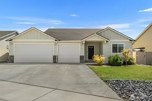 165 S Mystical Ave, East Wenatchee, WA 98802 - Photo 1