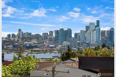 3924 Linden Avenue N #E, Seattle, WA 98103 - Photo 25