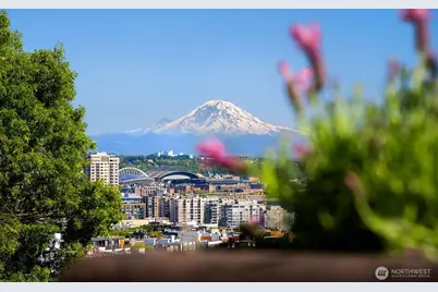 421 W Highland Drive, Seattle, WA 98119 - Photo 3