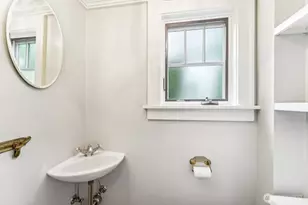 2137 E Hamlin St, Seattle, WA 98112 - Photo 13