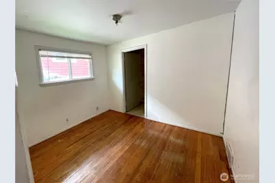 14301 Meridian Avenue N, Seattle, WA 98133 - Photo 9