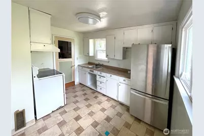 14301 Meridian Avenue N, Seattle, WA 98133 - Photo 5