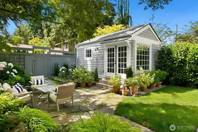 2057 McGilvra Boulevard E, Seattle, WA 98112 - Photo 17