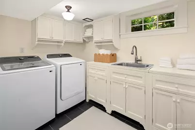 2057 McGilvra Boulevard E, Seattle, WA 98112 - Photo 15