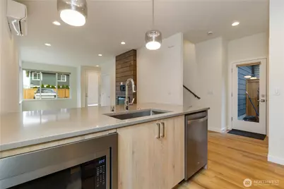115 N 105th Street #B, Seattle, WA 98133 - Photo 9