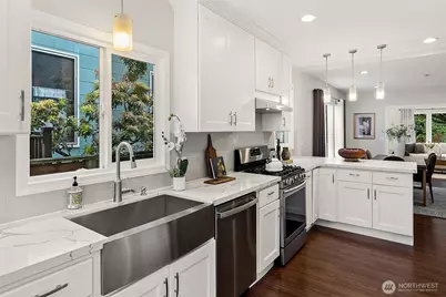 954 19th Avenue E, Seattle, WA 98112 - Photo 7