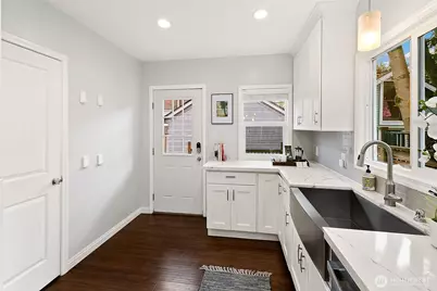 954 19th Avenue E, Seattle, WA 98112 - Photo 9
