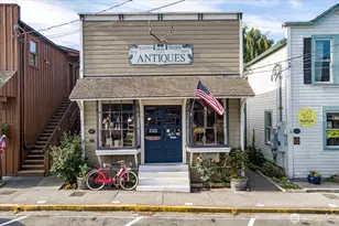15 Front St NW, Coupeville, WA 98239 - Photo 1