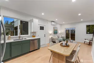 811 NE 125th St, Seattle, WA 98125 - Photo 7