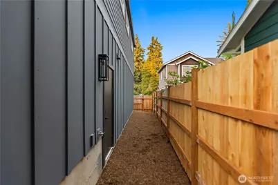 811 NE 125th Street #B, Seattle, WA 98125 - Photo 35