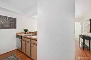 530 Melrose Ave E, Seattle, WA 98102 - Photo 9
