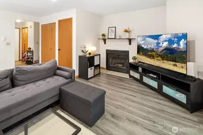 18910 Bothell Everett Highway #D4, Bothell, WA 98012 - Photo 3