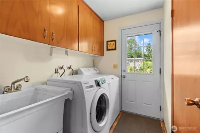 8715 18th Avenue E, Tacoma, WA 98445 - Photo 9