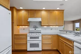 6107 Hawthorne Terrace NE, Tacoma, WA 98422 - Photo 11