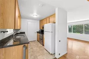 1033 151st Ave SE, Bellevue, WA 98007 - Photo 9