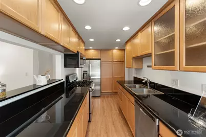 6831 37th Avenue NE, Seattle, WA 98115 - Photo 5