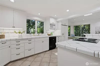 21926 SE 37th St, Sammamish, WA 98075 - Photo 11