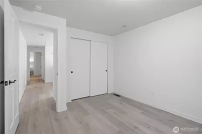 21926 SE 37th St, Sammamish, WA 98075 - Photo 33