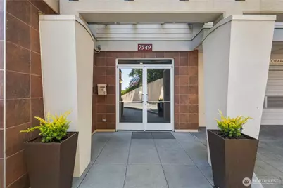 7549 SE 29th Street #103, Mercer Island, WA 98040 - Photo 3