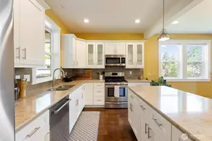 4372 Lakeview Ct, Bellingham, WA 98229 - Photo 11