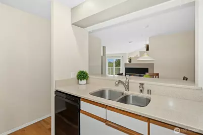 7111 134th Court SE #D3, Newcastle, WA 98059 - Photo 11