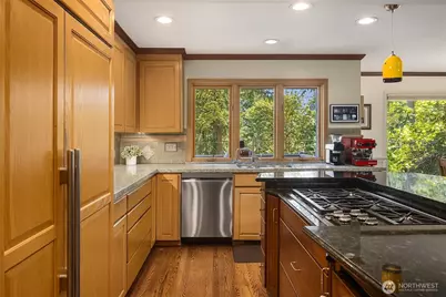 7066 92nd Avenue SE, Mercer Island, WA 98040 - Photo 11
