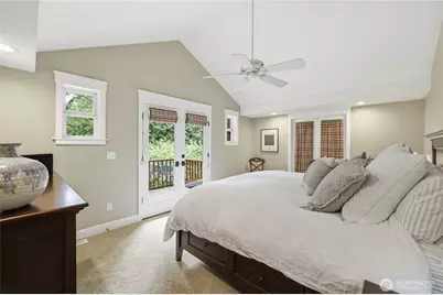 8724 NE Laughing Salmon Lane, Bainbridge Island, WA 98110 - Photo 21