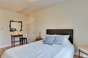 530 W Olympic Pl, Seattle, WA 98119 - Photo 5