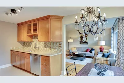530 W Olympic Place #304, Seattle, WA 98119 - Photo 7
