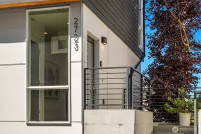2723 Yale Terrace Avenue E, Seattle, WA 98102 - Photo 3
