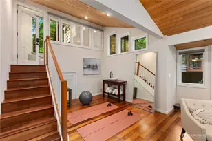 10527 SE 27th St, Beaux Arts Village, WA 98004 - Photo 19