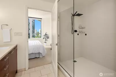 10700 NE 4th Street #1706, Bellevue, WA 98004 - Photo 15
