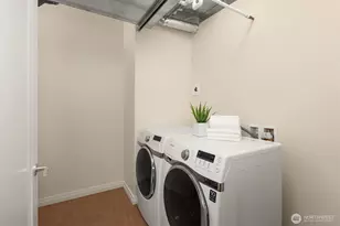 10700 NE 4th St, Bellevue, WA 98004 - Photo 17