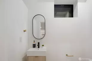 9024 Corliss Ave N, Seattle, WA 98103 - Photo 21