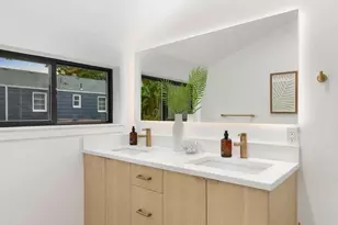 9026 Corliss Ave N, Seattle, WA 98103 - Photo 17
