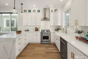 738 N 73rd St, Seattle, WA 98103 - Photo 11