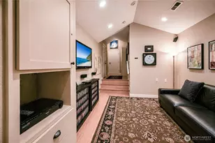 108 E 35th St, Vancouver, WA 98663 - Photo 3