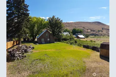 821 Riverside Street, Winthrop, WA 98862 - Photo 9