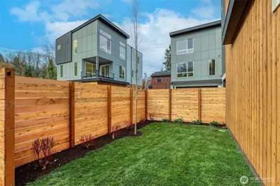 10626 E Riverside Drive, Bothell, WA 98011 - Photo 23
