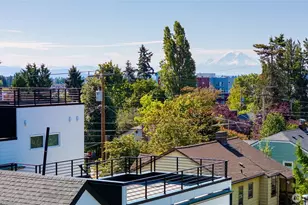 9811 Linden Ave N, Seattle, WA 98103 - Photo 11